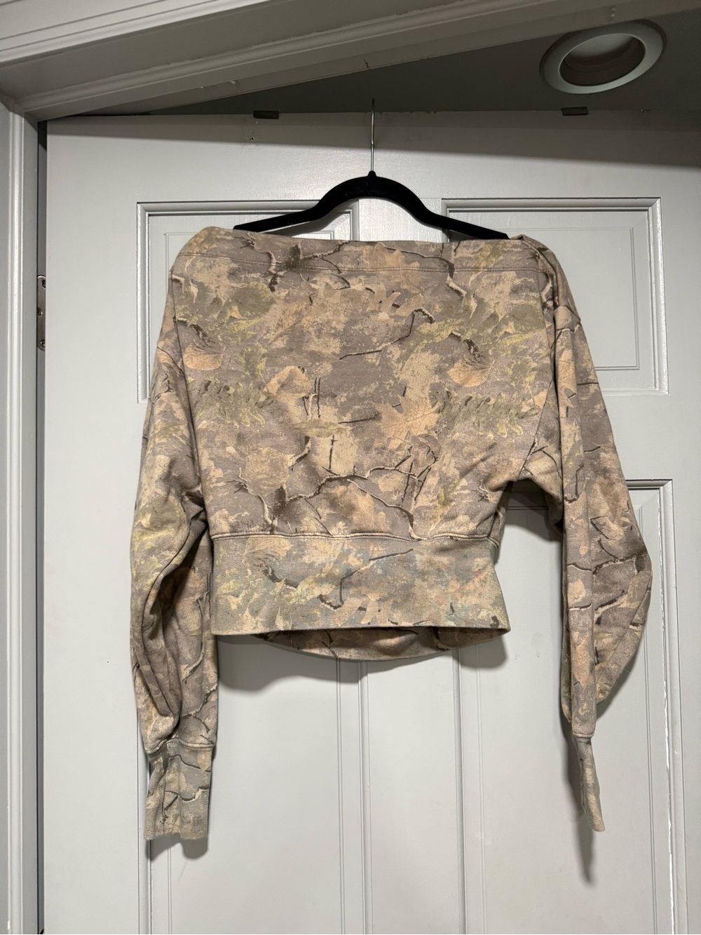 Garage Women's Cropped Long Sleeve Sweater - camo Multi Print